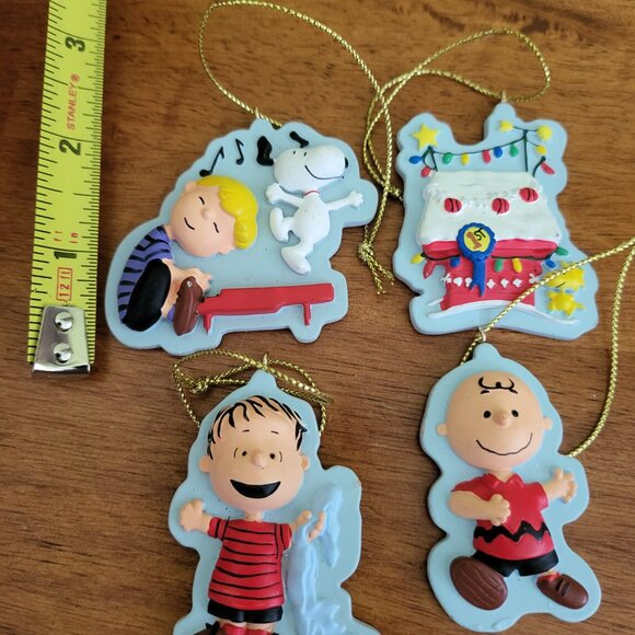 Peanuts Hallmark 2011 Christmas Ornaments Set x4 United Feature Syndicate Inc T7 - Picture 6 of 9